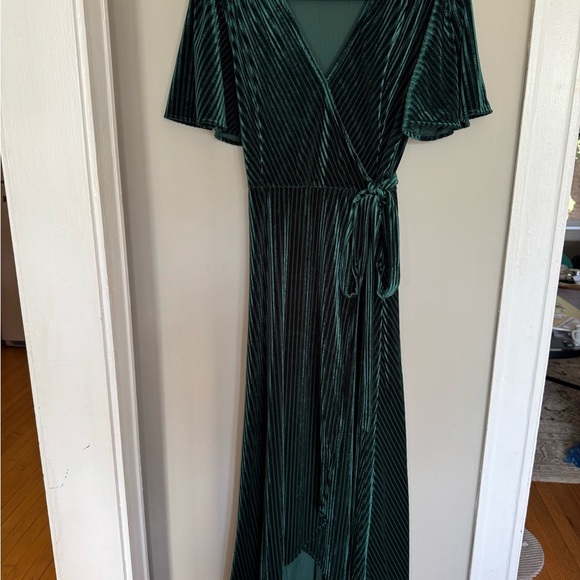 Simplee Apparel Green Flutter Sleeve Wrap Dress - Picture 5 of 13